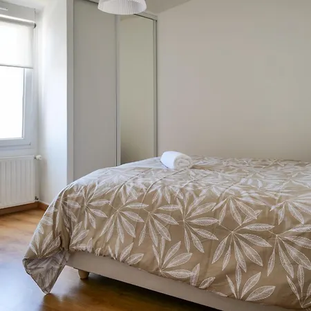 Hébergement de vacances Superbe Maison De Centre Avec Garage 2places - 6 Personnes *